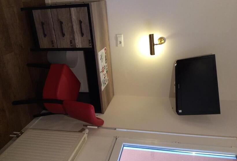 اتاق استاندارد با وان آب گرم, Des Bois