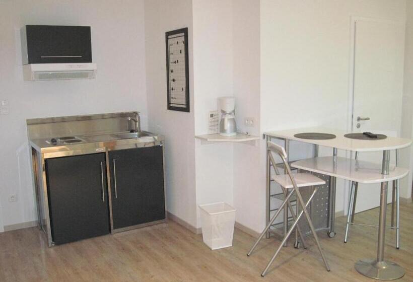 استودیوی استاندارد, Des Bois