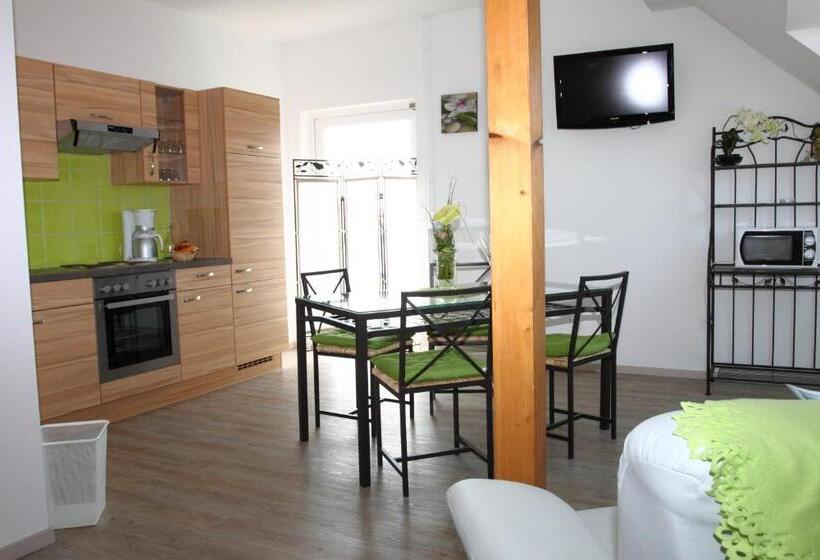 استودیوی استاندارد, Des Bois