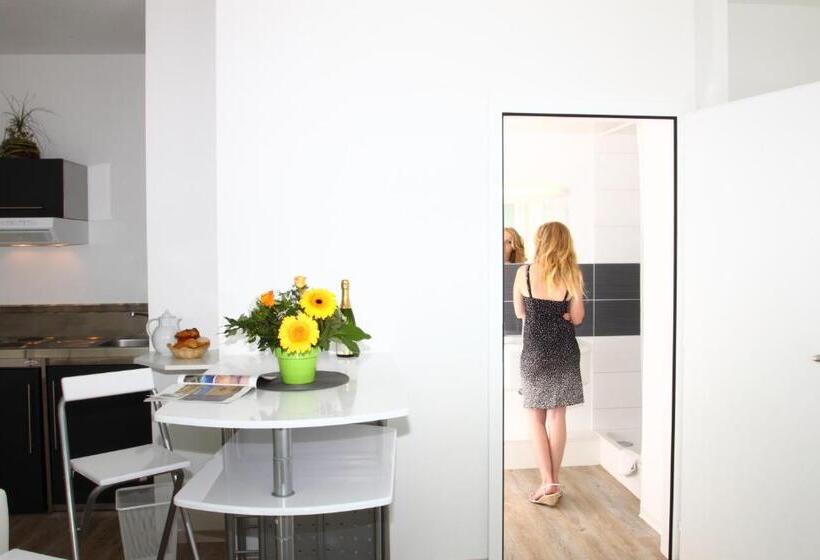 استودیوی استاندارد, Des Bois