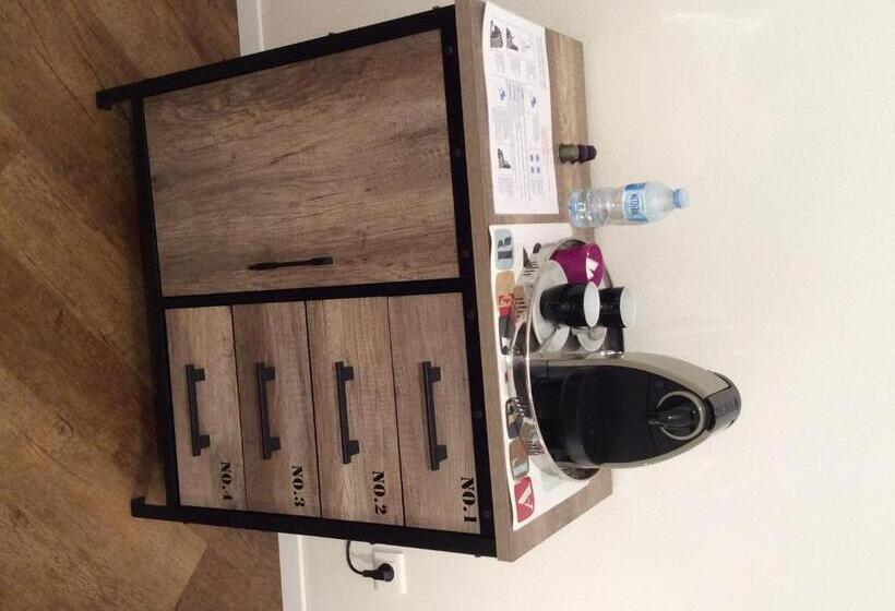 اتاق استاندارد با وان آب گرم, Des Bois