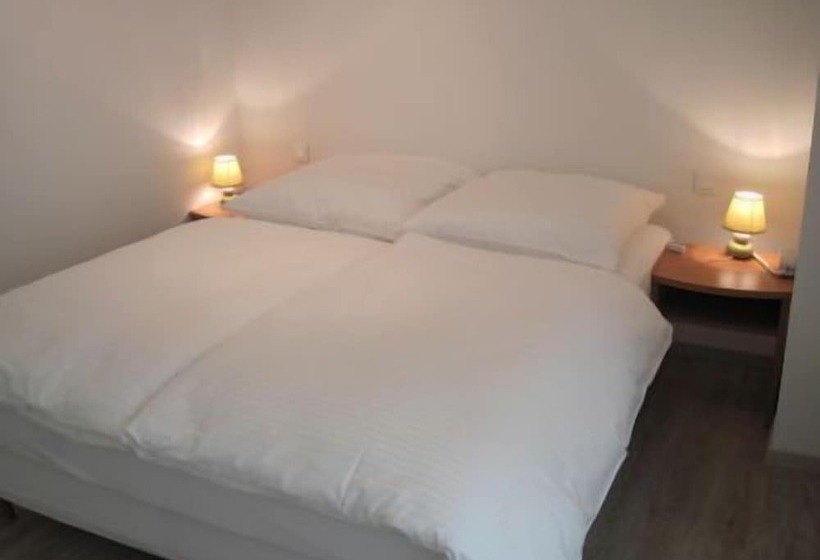 استودیوی استاندارد, Des Bois