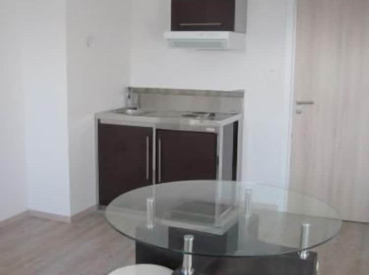 استودیوی استاندارد, Des Bois