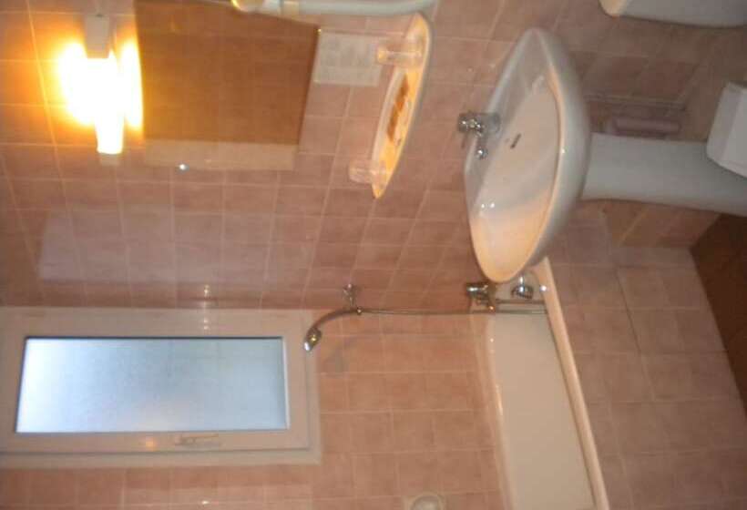 غرفة قياسية ثلاثية, Du Soleil Levant