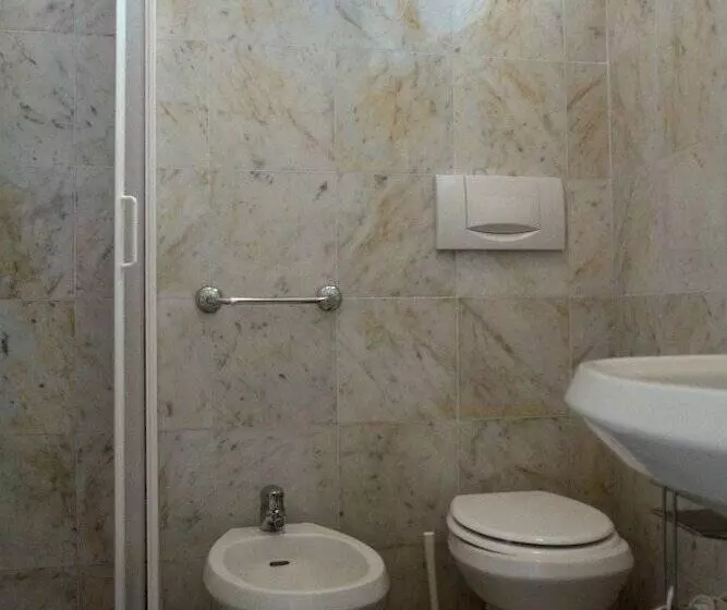 اتاق لوکس, Guesthouse Rollando