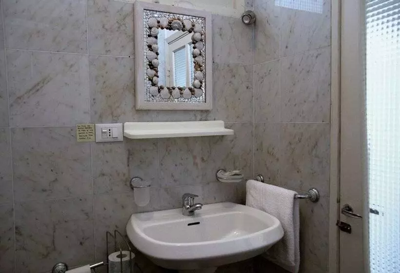 اتاق لوکس, Guesthouse Rollando