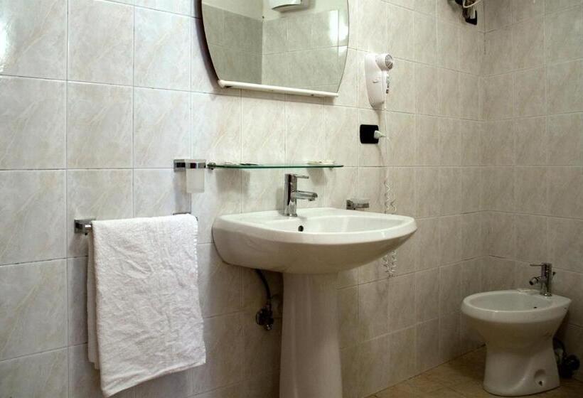 キングサイズベッドのスタンダードルーム, Guesthouse Rollando