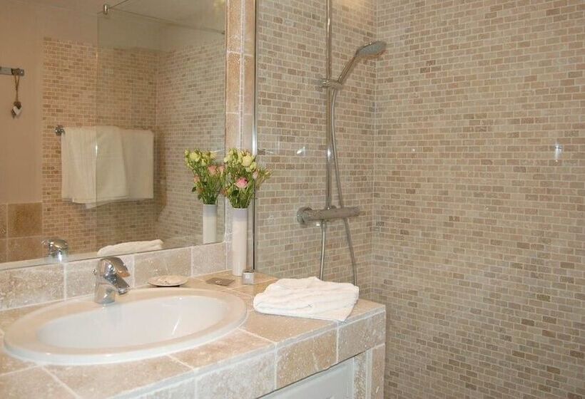 带露台的标准房间, La Garbine