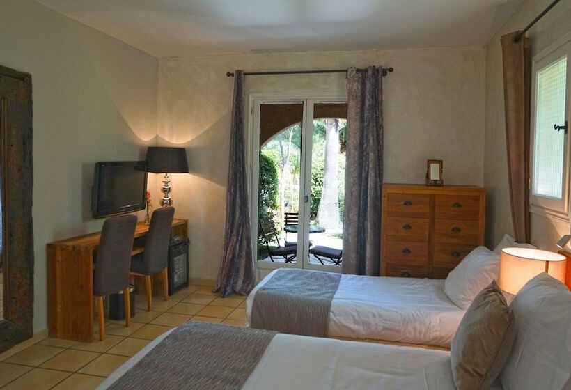 带露台的标准房间, La Garbine