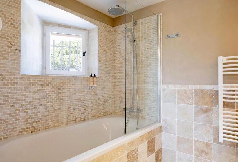 标准三人间, La Garbine