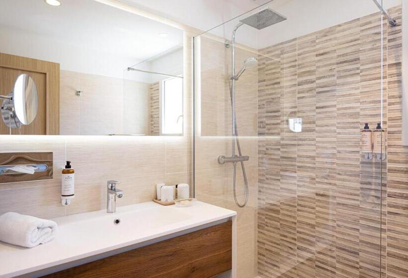 带露台的标准房间, La Garbine