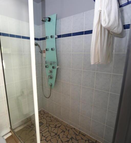 استودیوی سوپریور, La Maison Creole