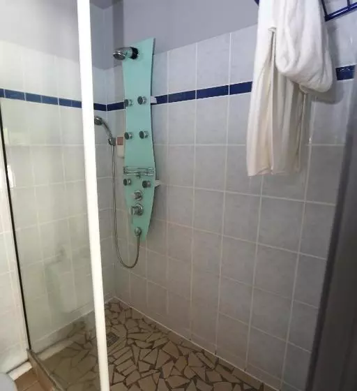 استودیوی سوپریور, La Maison Creole