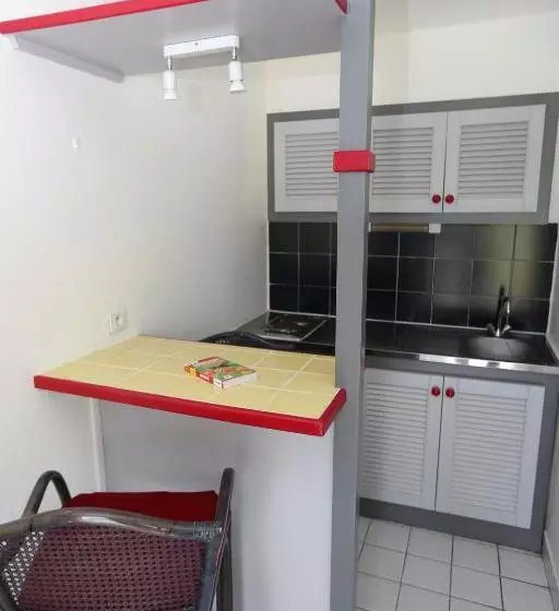 استودیوی سوپریور, La Maison Creole