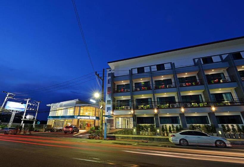 수피리어 룸, Riverside