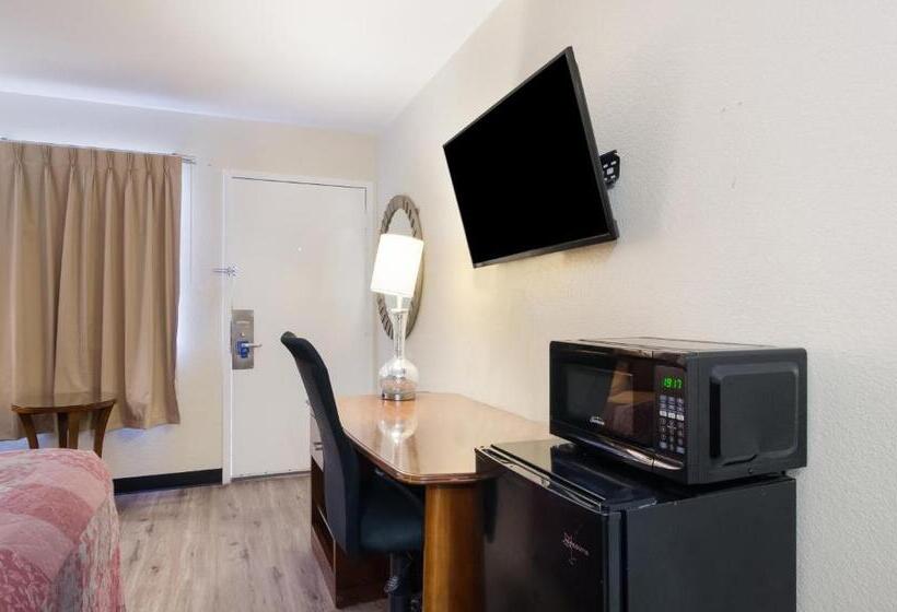 غرفة قياسية سرير كينج, Rodeway Inn Greeley