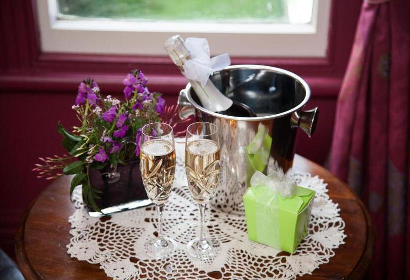 בקתה, Tairoa Lodge