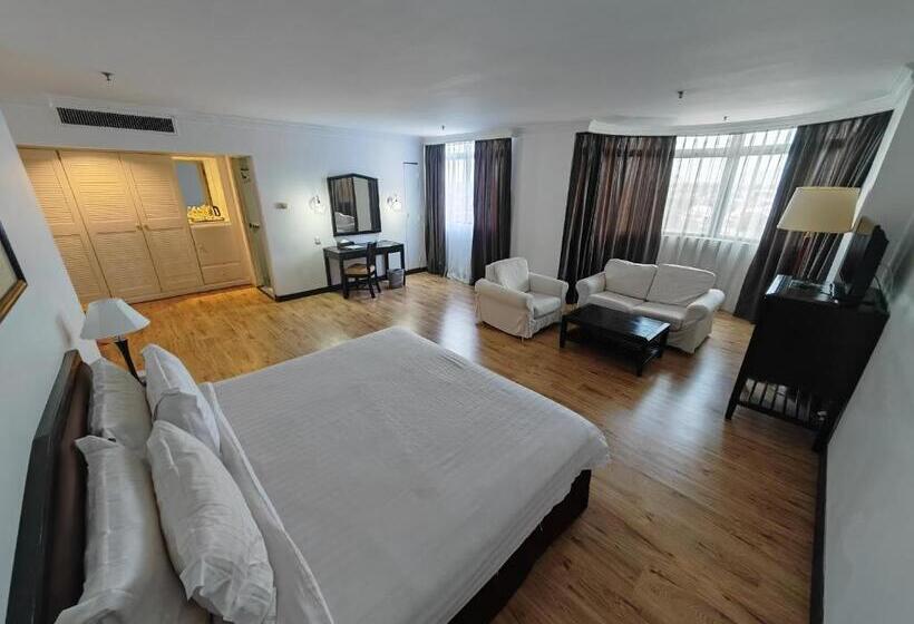 Номер Deluxe, The Putra Regency