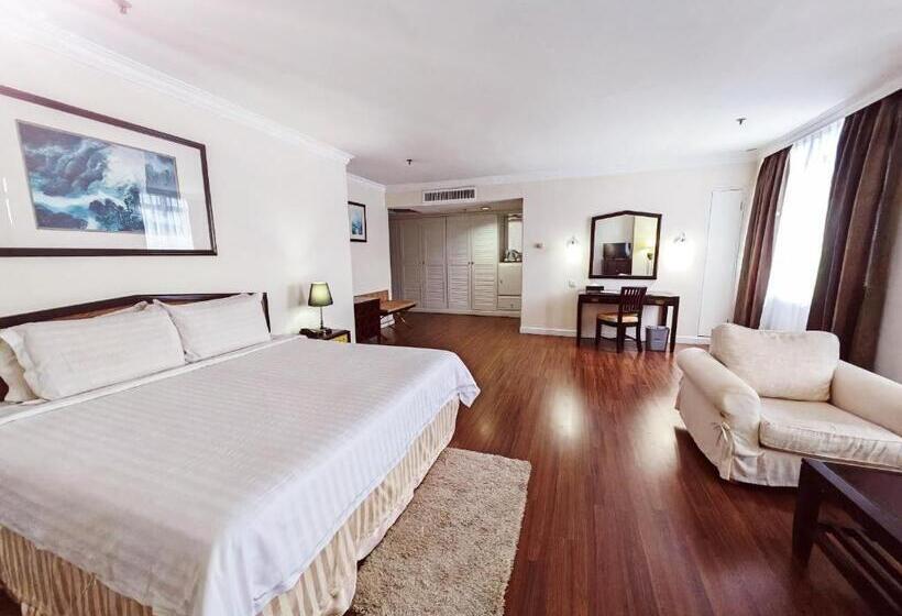 Номер Deluxe, The Putra Regency