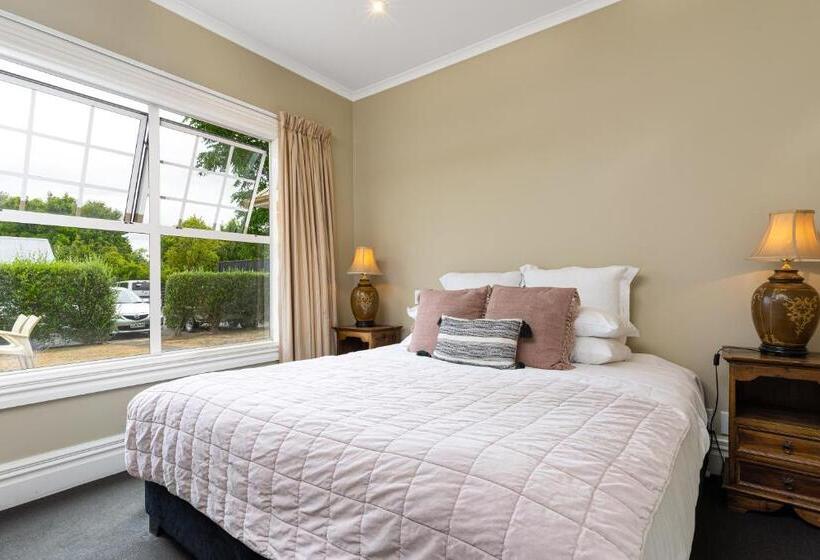 סוויטה, The White Swan