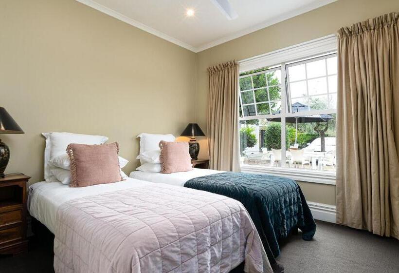 סוויטה, The White Swan