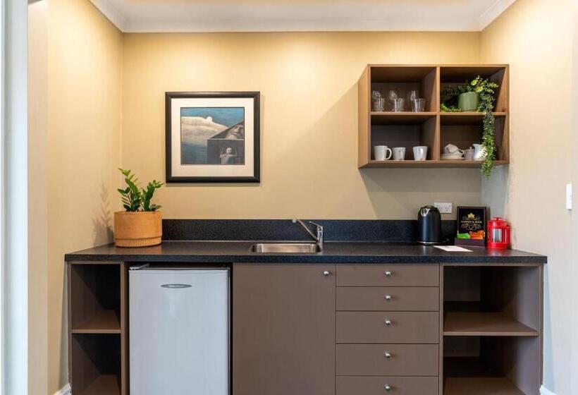 סוויטה, The White Swan