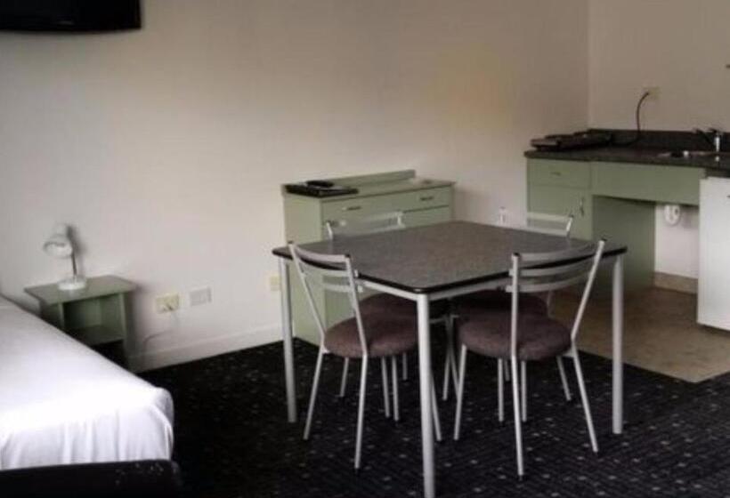 סוויטה, Asure Abode On Courtenay Motor Inn