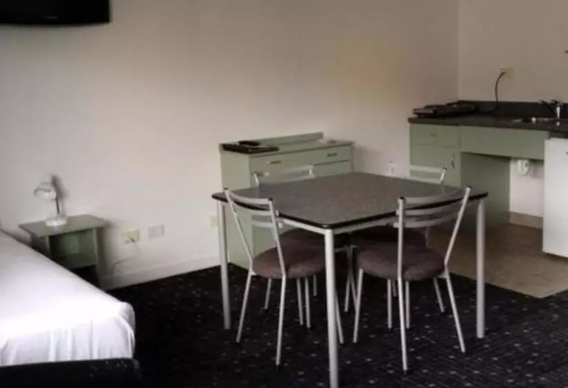 Sviitti, Asure Abode On Courtenay Motor Inn