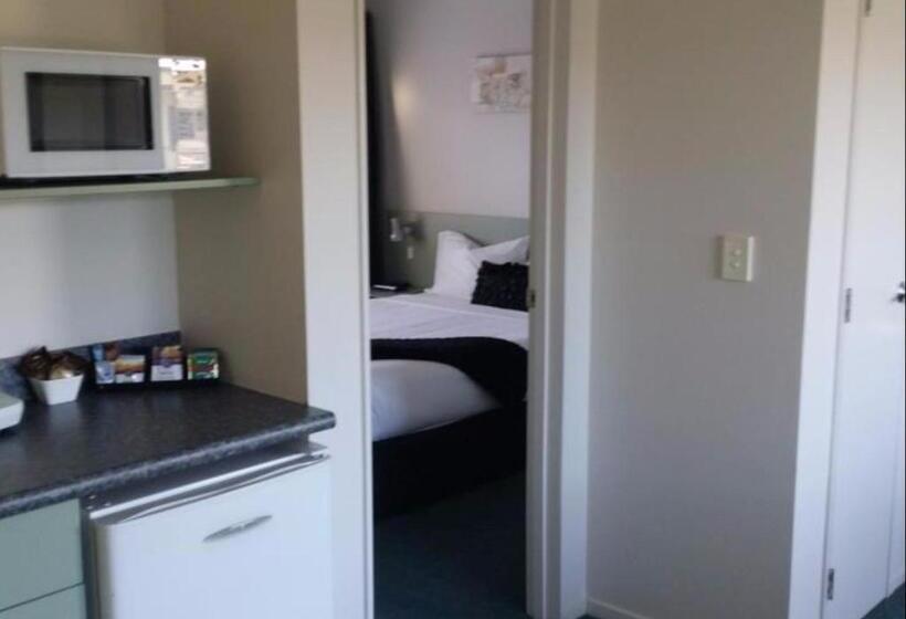 סוויטה, Asure Abode On Courtenay Motor Inn