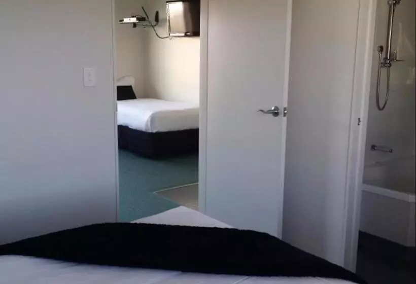 Sviitti, Asure Abode On Courtenay Motor Inn