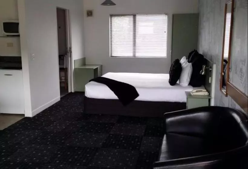 Deluxe-studio, Asure Abode On Courtenay Motor Inn