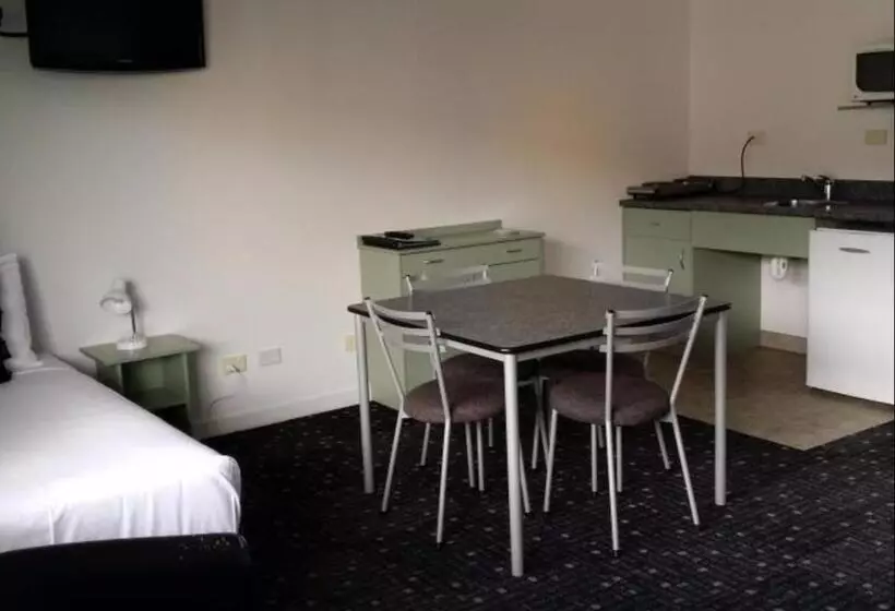 Deluxe-studio, Asure Abode On Courtenay Motor Inn