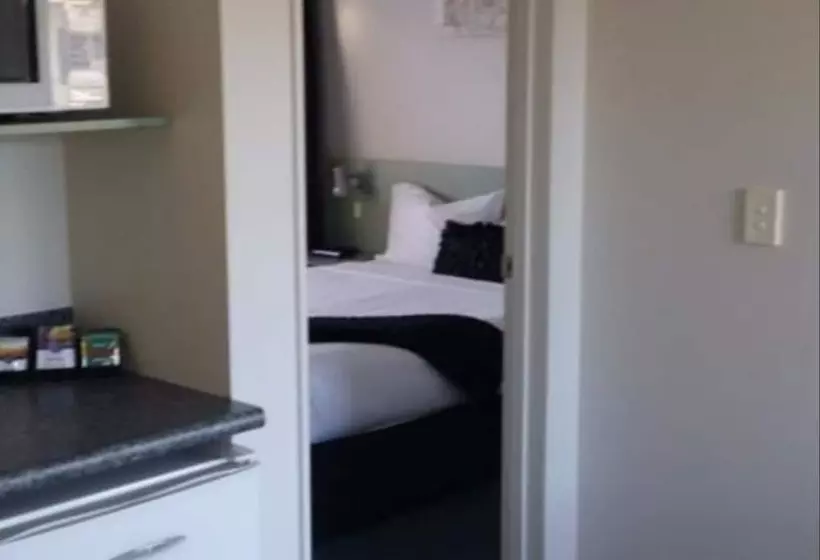 Sviitti, Asure Abode On Courtenay Motor Inn