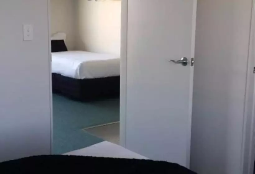 Sviitti, Asure Abode On Courtenay Motor Inn