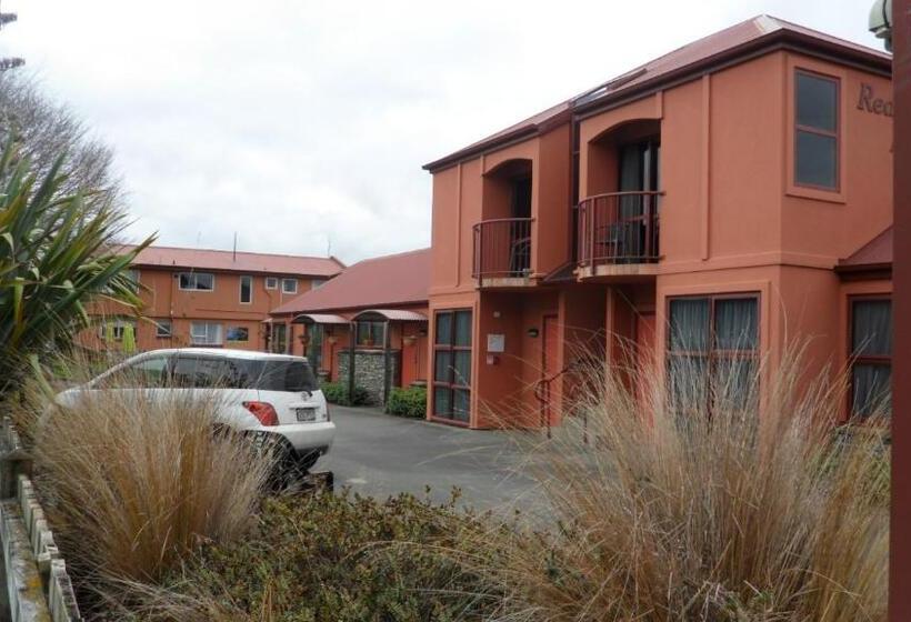 استودیو استاندارد با بالکن, Red Tussock Motel