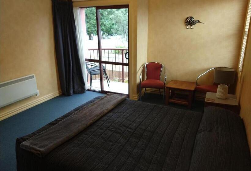 Студио Стандарт с Балконом, Red Tussock Motel