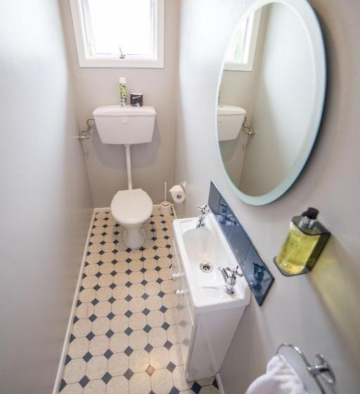 آپارتمان 3 خوابه, Red Tussock Motel