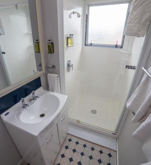Апартаменты 3 Спальни, Red Tussock Motel