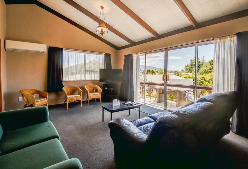 Апартаменты 3 Спальни, Red Tussock Motel