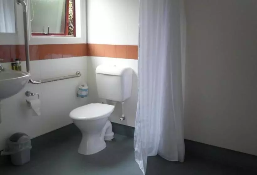 اتاق استاندارد برای معلولان, Red Tussock Motel