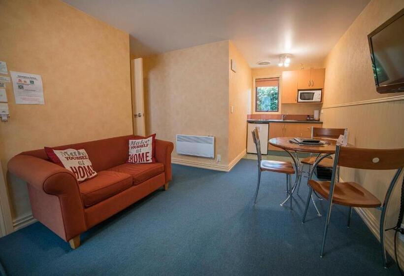 اتاق استاندارد برای معلولان, Red Tussock Motel