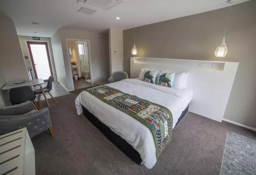 استودیو استاندارد با چشم‌انداز باغ, Red Tussock Motel