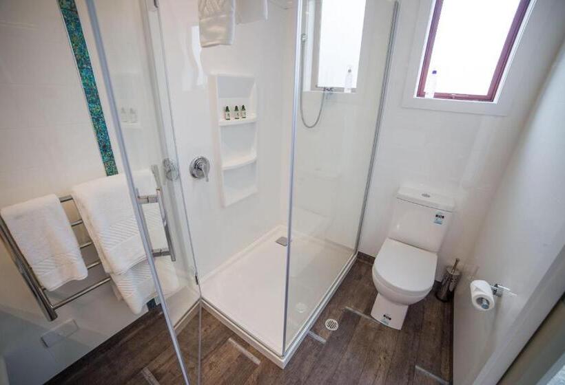 استودیوی لوکس, Red Tussock Motel