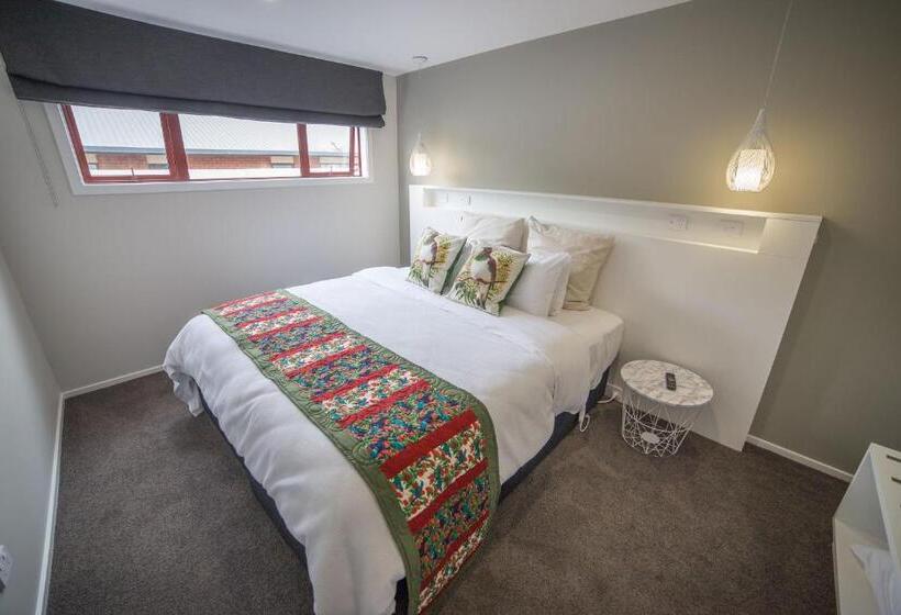 Апартаменты 1 Спальня с Балконом, Red Tussock Motel
