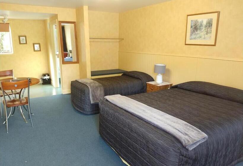 استودیوی استاندارد, Red Tussock Motel