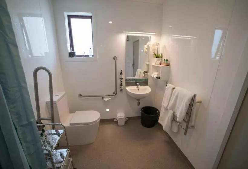 استودیوی استاندارد, Red Tussock Motel