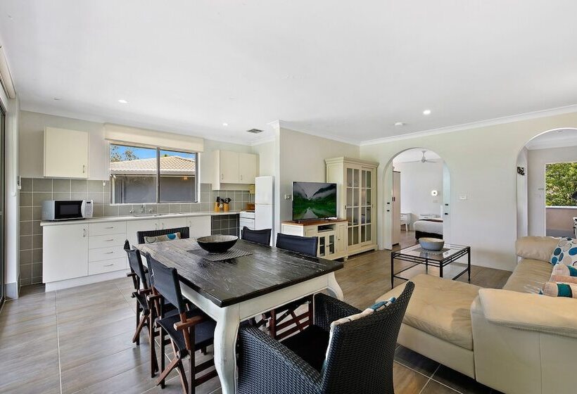 １ベッドルームアパートメント, Smugglers On The Beach