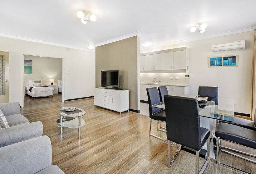 ２ベッドルームアパートメント, Smugglers On The Beach