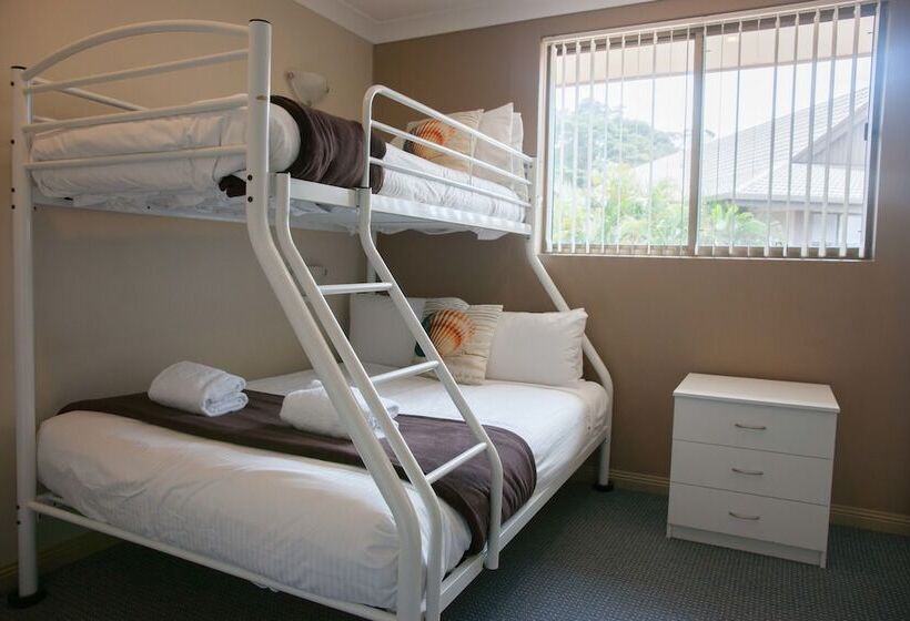 ３ベッドルームアパートメント, Smugglers On The Beach