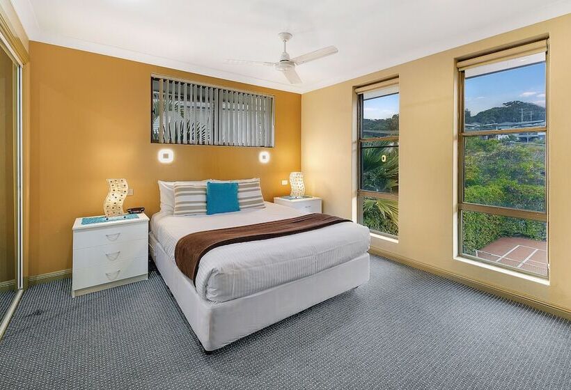 ３ベッドルームアパートメント, Smugglers On The Beach